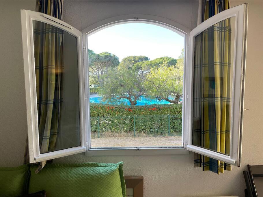 Bel Appartement Vue Sur Piscine 1 Chambre Fermee Et 1 Espace Cabine Saint-Raphael  Ngoại thất bức ảnh